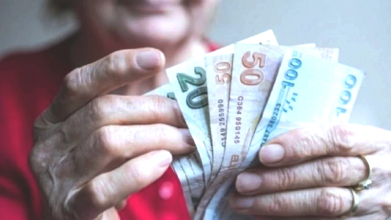 SGK Uzmanı İsa Karakaş Açıklıyor: Çalışan Emeklilerin Maaşı Kesilecek mi?